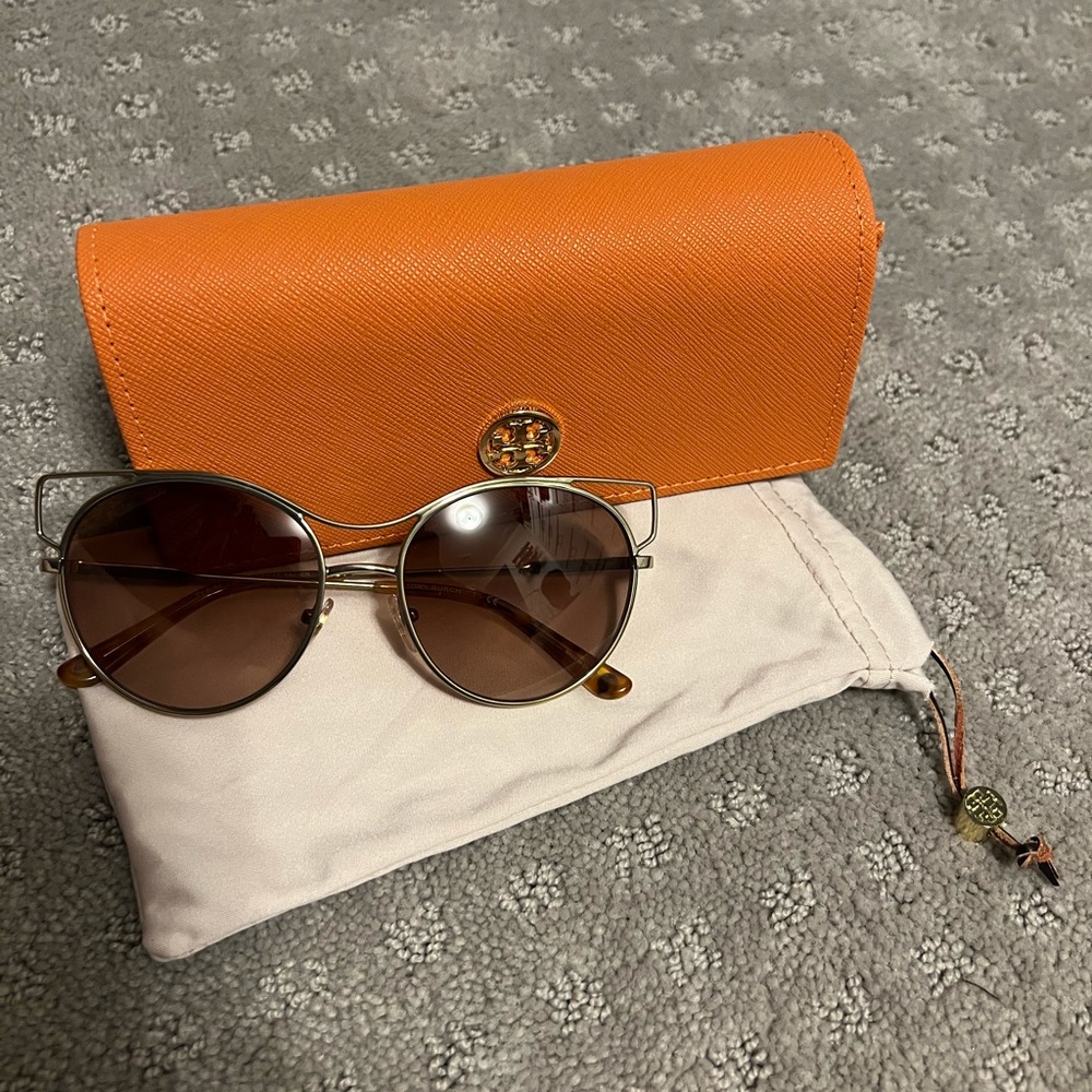 🌿Tory Burch Women’s Sunglasses - Picture 8 of 15